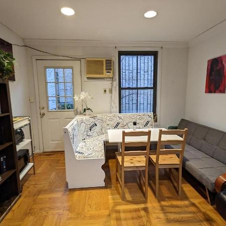 Appartement Fawlty Towers In Williamsburg à New York Extérieur photo