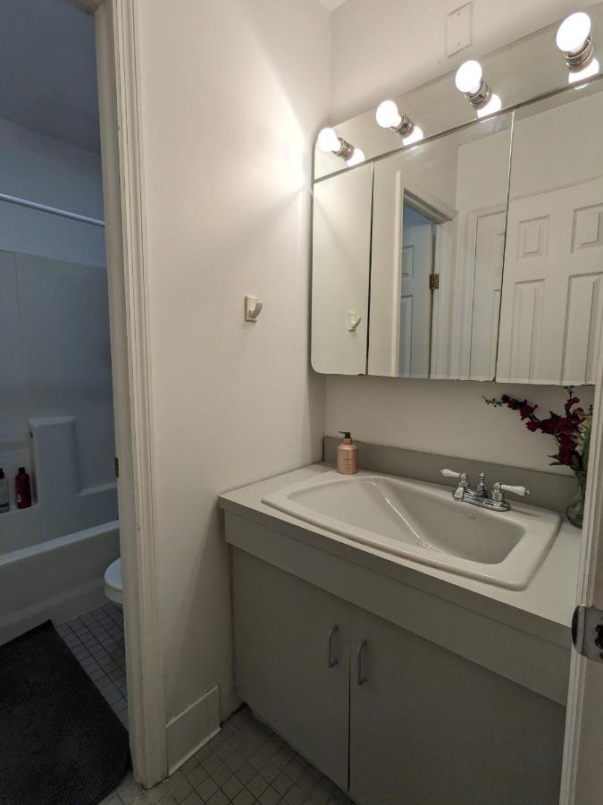 Appartement Fawlty Towers In Williamsburg à New York Extérieur photo